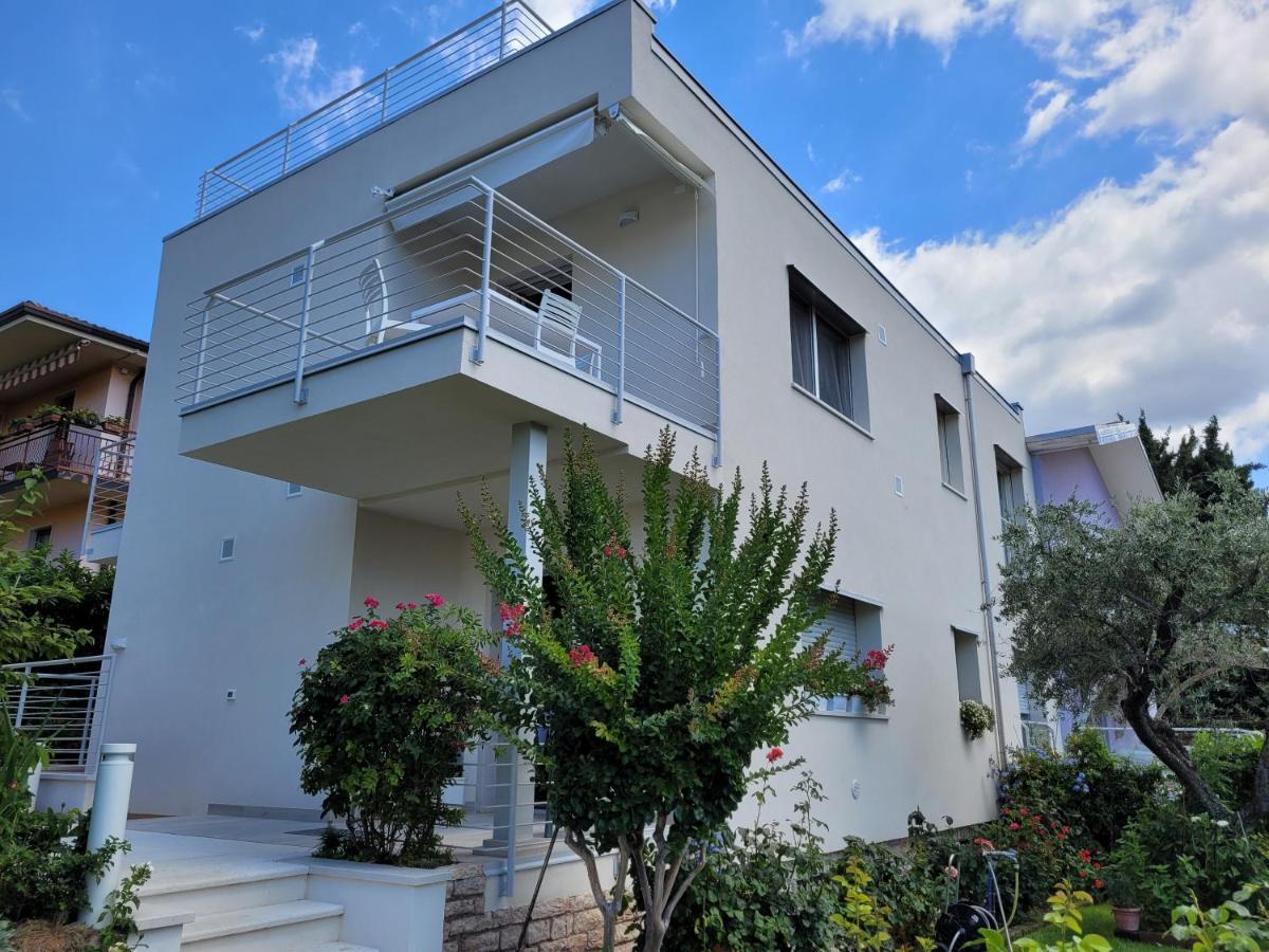 Garda View - Nuovo Appartamento Con Solarium Vista Lago Eksteriør billede