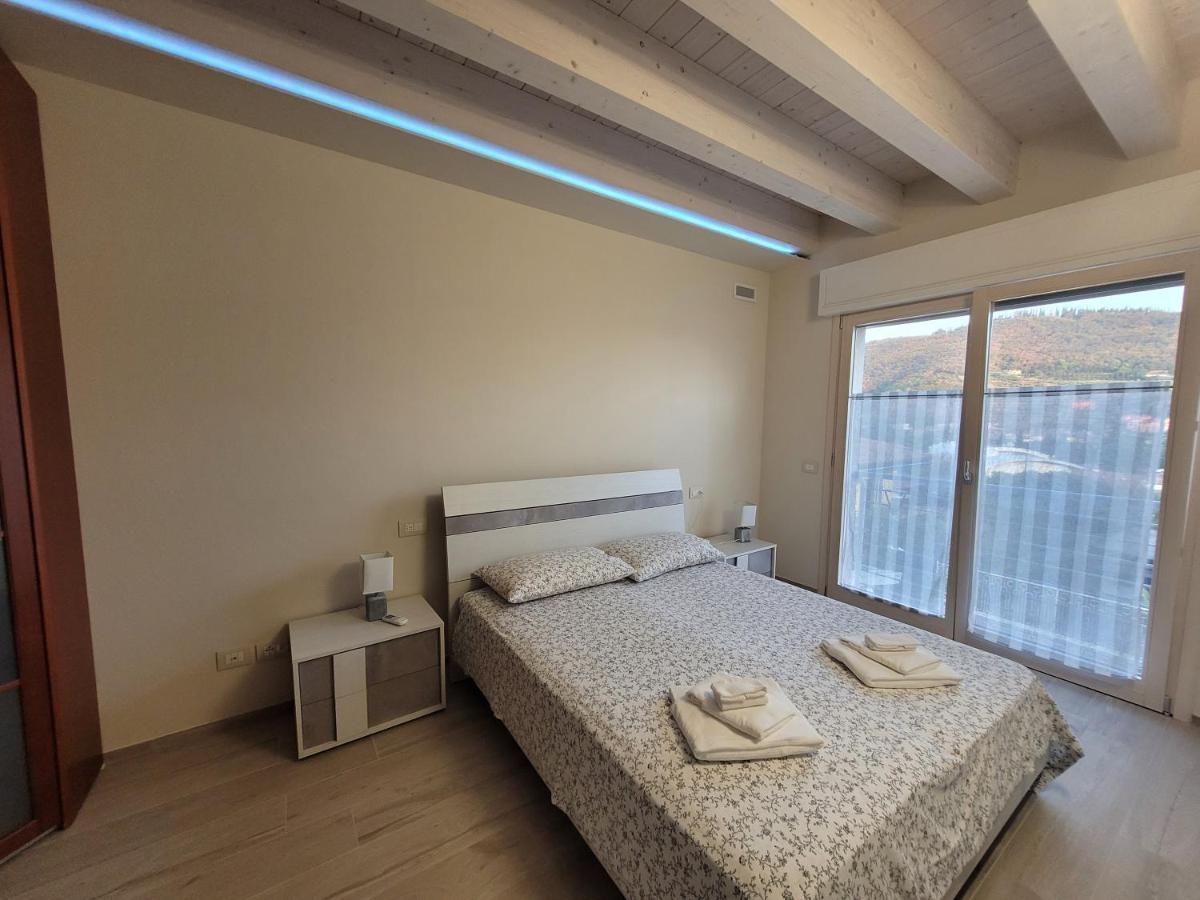Garda View - Nuovo Appartamento Con Solarium Vista Lago Eksteriør billede