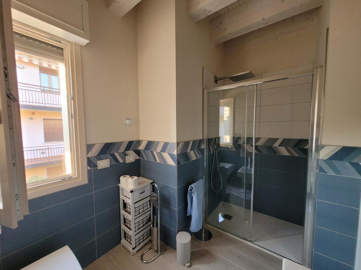 Garda View - Nuovo Appartamento Con Solarium Vista Lago Eksteriør billede
