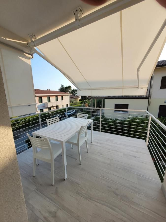 Garda View - Nuovo Appartamento Con Solarium Vista Lago Eksteriør billede
