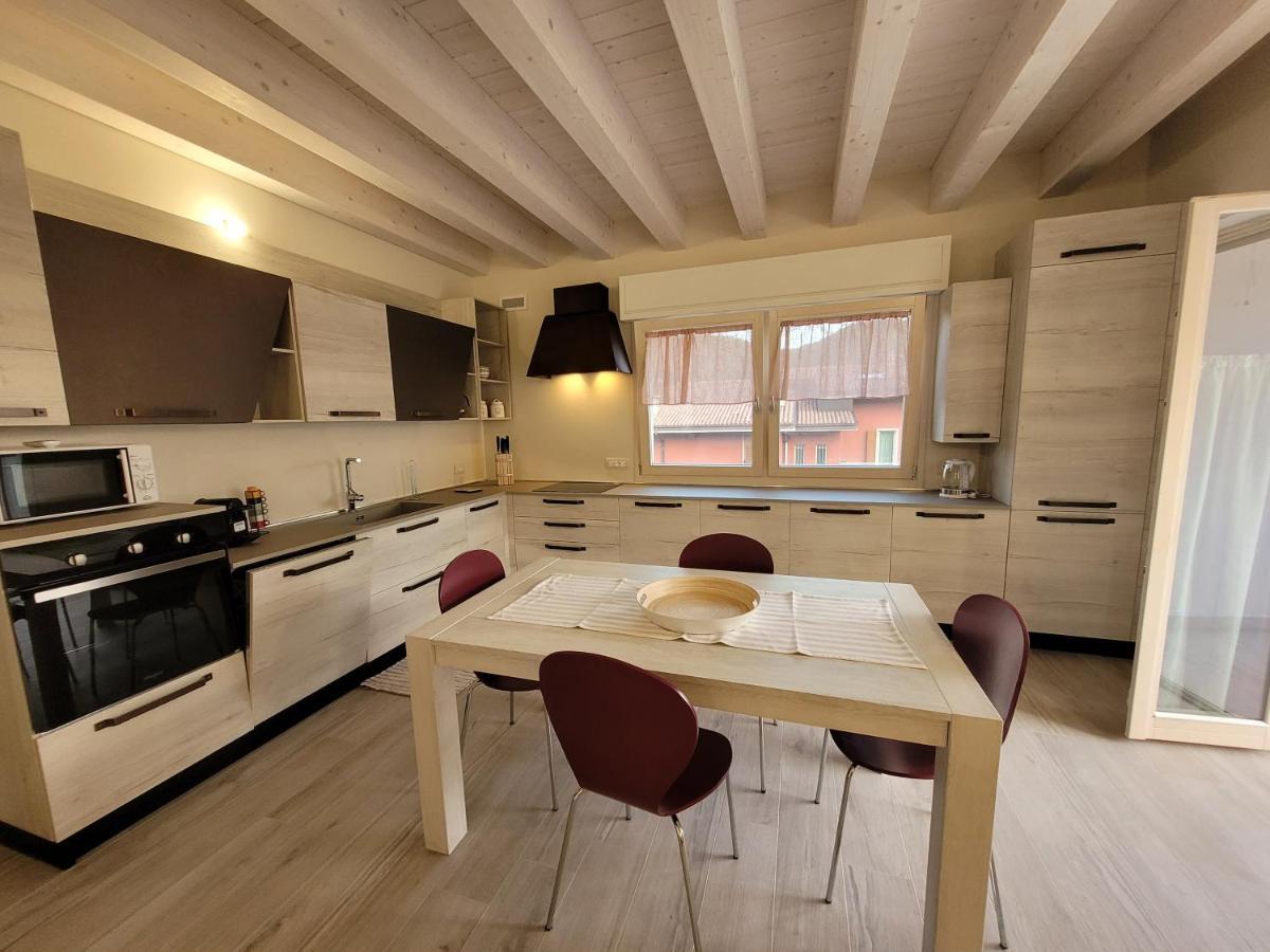 Garda View - Nuovo Appartamento Con Solarium Vista Lago Eksteriør billede