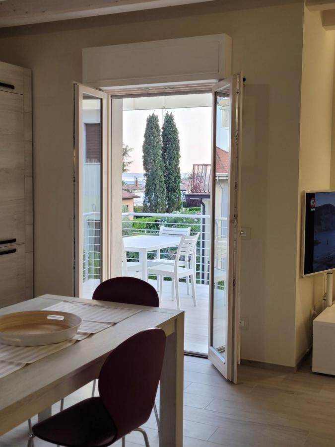 Garda View - Nuovo Appartamento Con Solarium Vista Lago Eksteriør billede