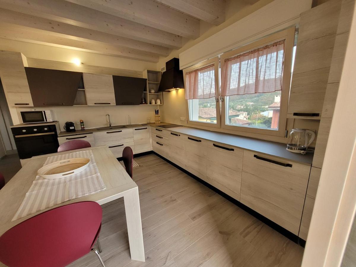 Garda View - Nuovo Appartamento Con Solarium Vista Lago Eksteriør billede