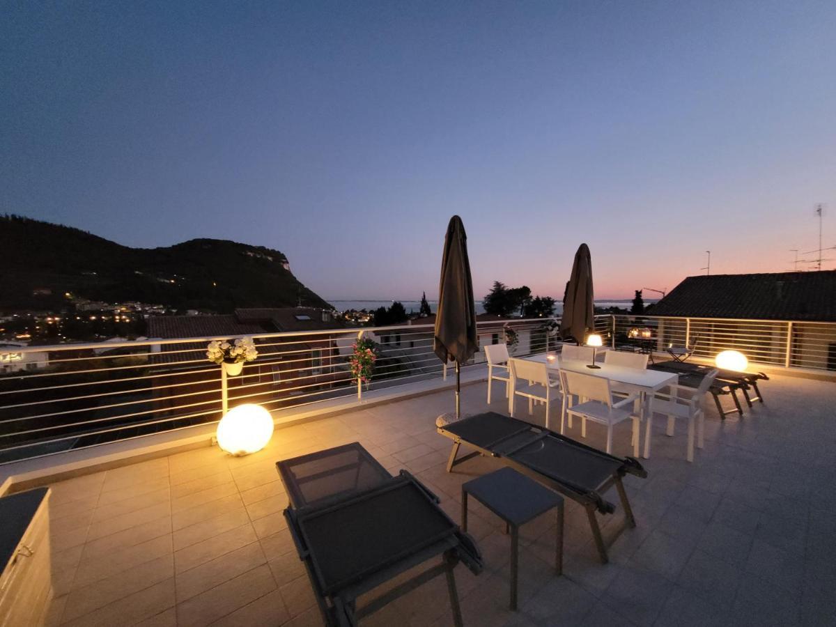 Garda View - Nuovo Appartamento Con Solarium Vista Lago Eksteriør billede