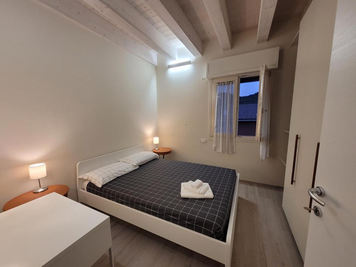 Garda View - Nuovo Appartamento Con Solarium Vista Lago Eksteriør billede
