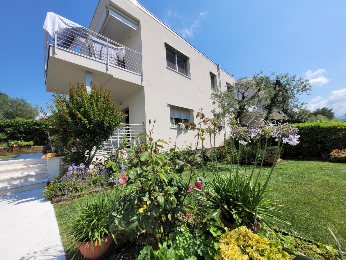 Garda View - Nuovo Appartamento Con Solarium Vista Lago Eksteriør billede