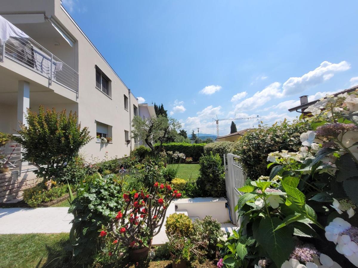 Garda View - Nuovo Appartamento Con Solarium Vista Lago Eksteriør billede